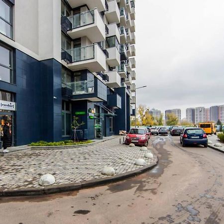 Новые Светлые Апартаменты Метро Славутич 基輔 外观 照片