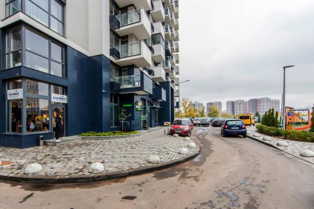 Новые Светлые Апартаменты Метро Славутич 基輔 外观 照片