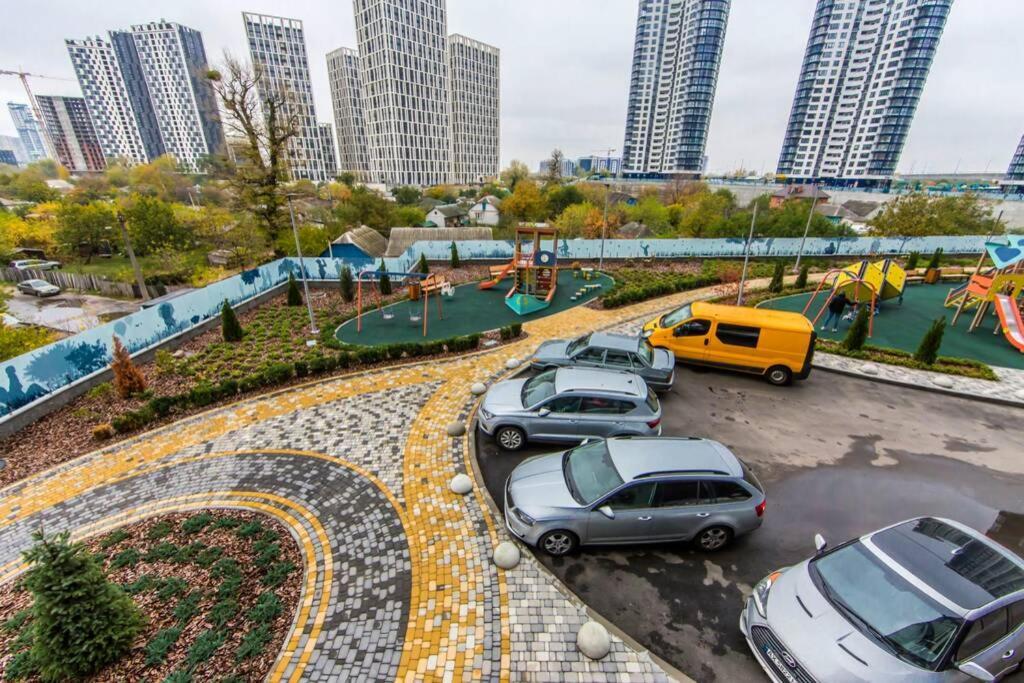 Новые Светлые Апартаменты Метро Славутич 基輔 外观 照片